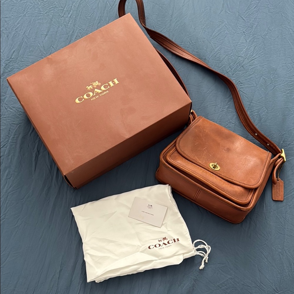 Authentic Coach purse Classic Collection 9061